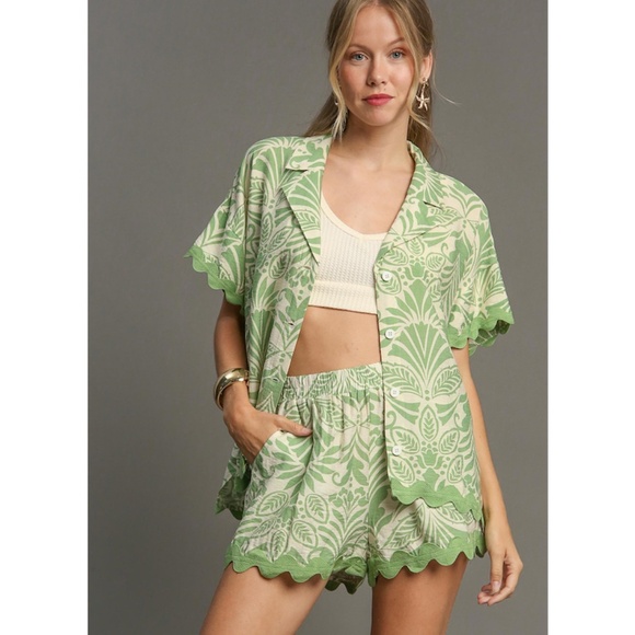 Umgee Tops - NWT Umgee Green/Cream Button Down Shirt